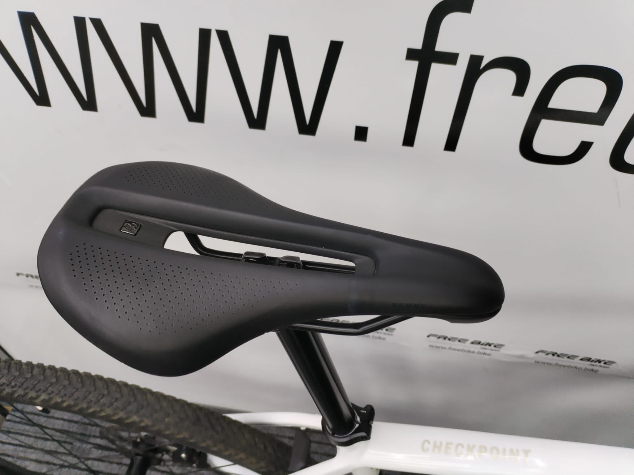 Trek Gravel Bike Checkpoint ALR 5 Gen 2 - 52 – Image 4