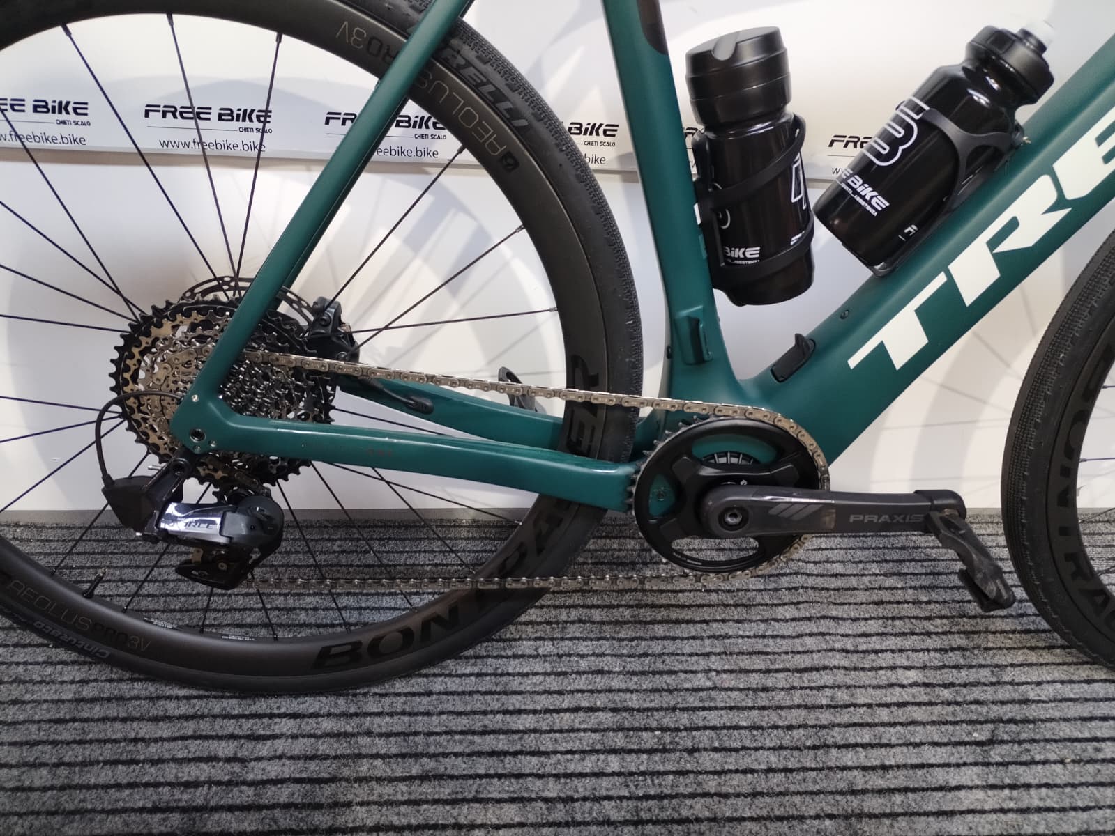 Bici da corsa carbonio elettrica Trek Domane+ SLR 7 AXS - 58 - immagine 2