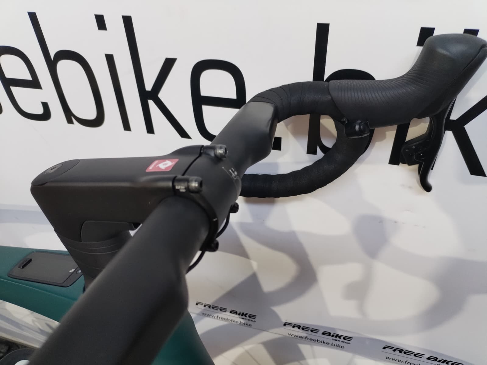 Bici da corsa carbonio elettrica Trek Domane+ SLR 7 AXS - 58 - immagine 6