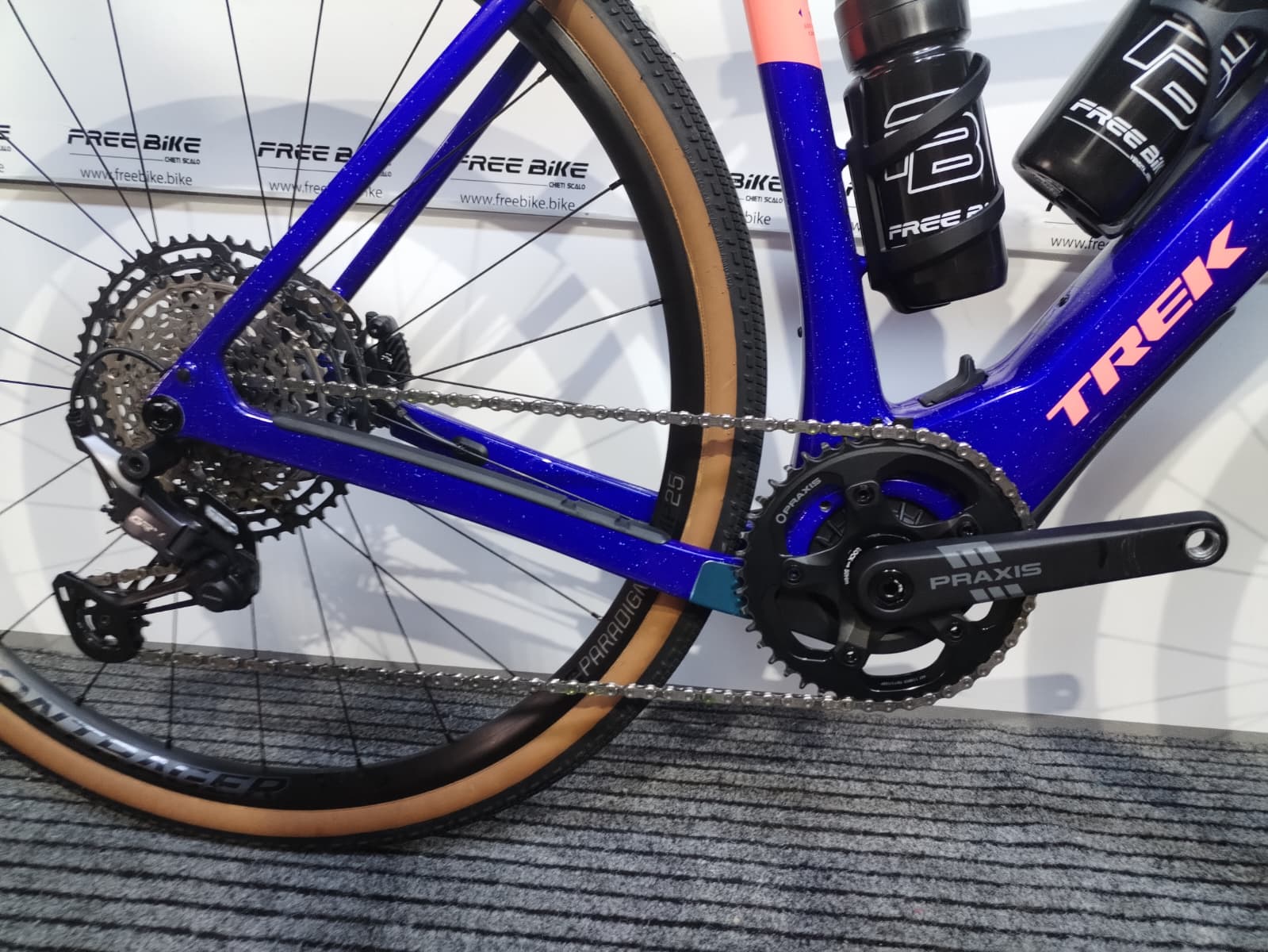 Bici Gravel carbonio elettrica Trek Checkpoint+ SL 5 - M - immagine 2