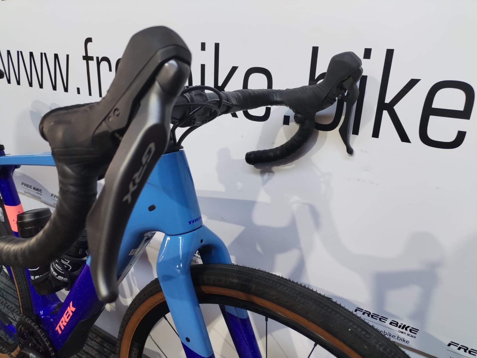 Bici Gravel carbonio elettrica Trek Checkpoint+ SL 5 - M - immagine 5