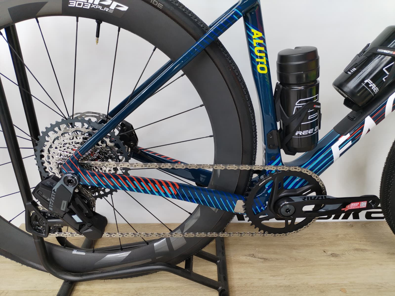 Factor Aluto Sram Rival AXS E1 Raptor Blue MY26 - immagine 2