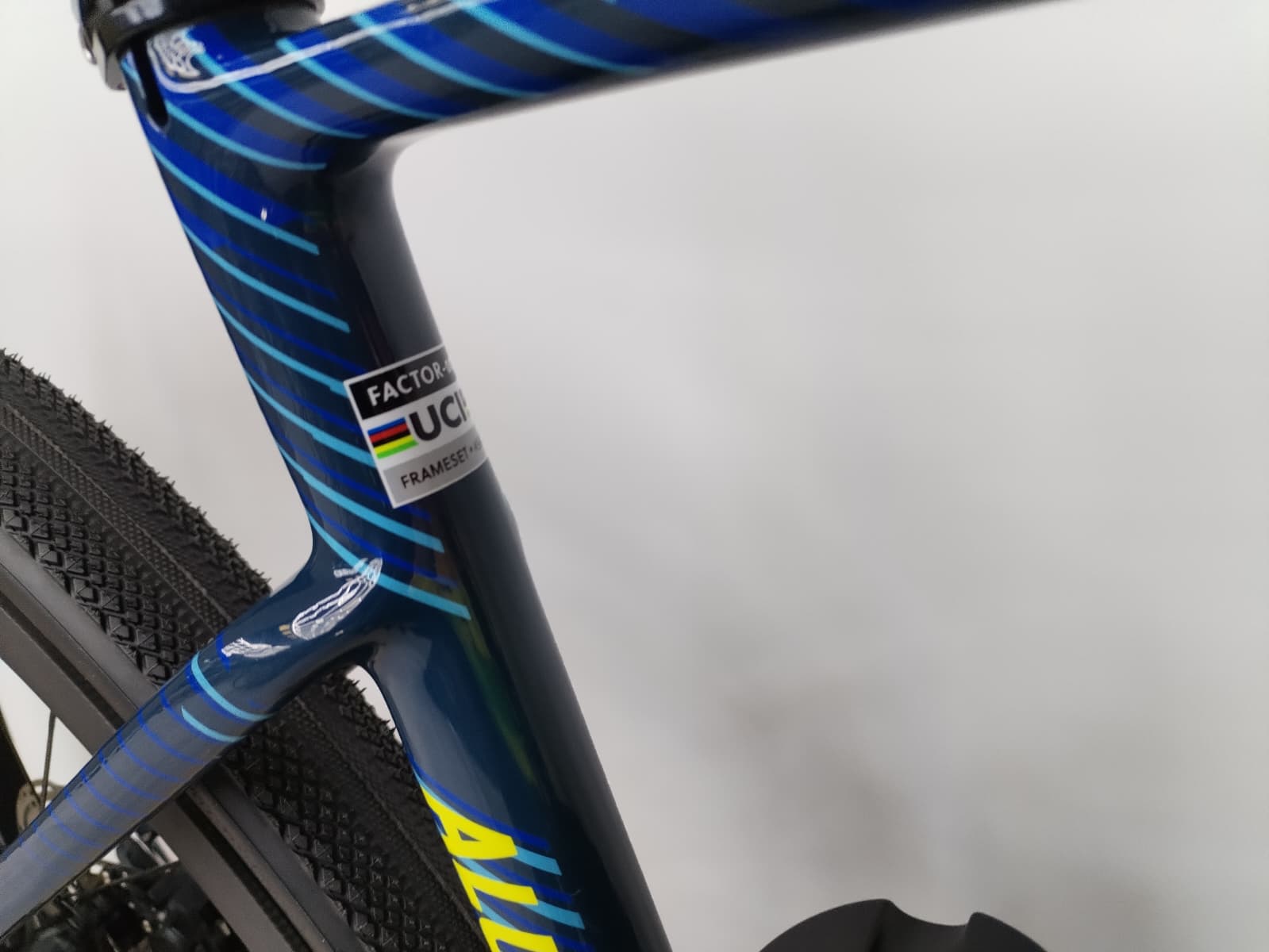 Factor Aluto Sram Rival AXS E1 Raptor Blue MY26 - immagine 4