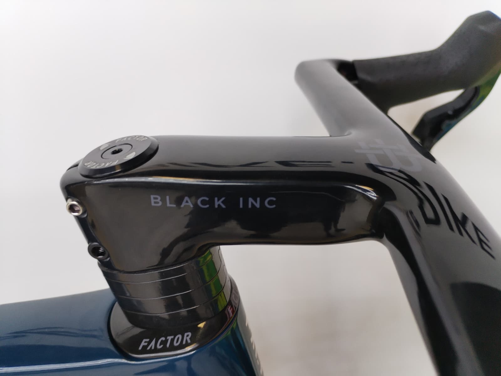 Factor Aluto Sram Rival AXS E1 Raptor Blue MY26 - immagine 5
