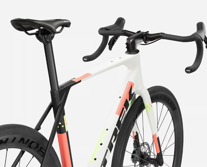 Trek Domane SL 6 AXS Gen 5 Matte Era White Deep Smoke - immagine 3