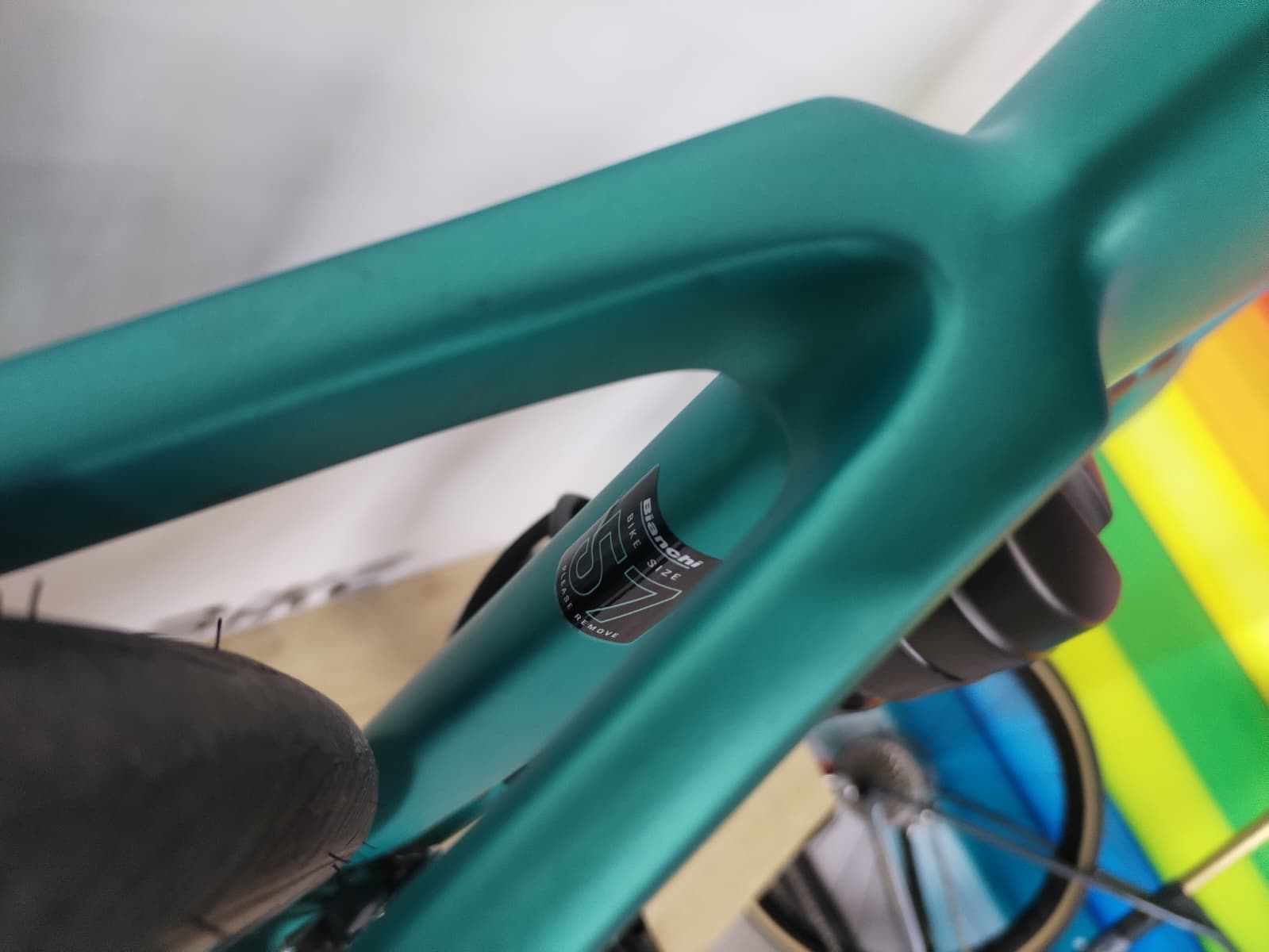 Bici da corsa carbonio elettrica Bianchi E-Oltre 105 Disc - 57 - immagine 3