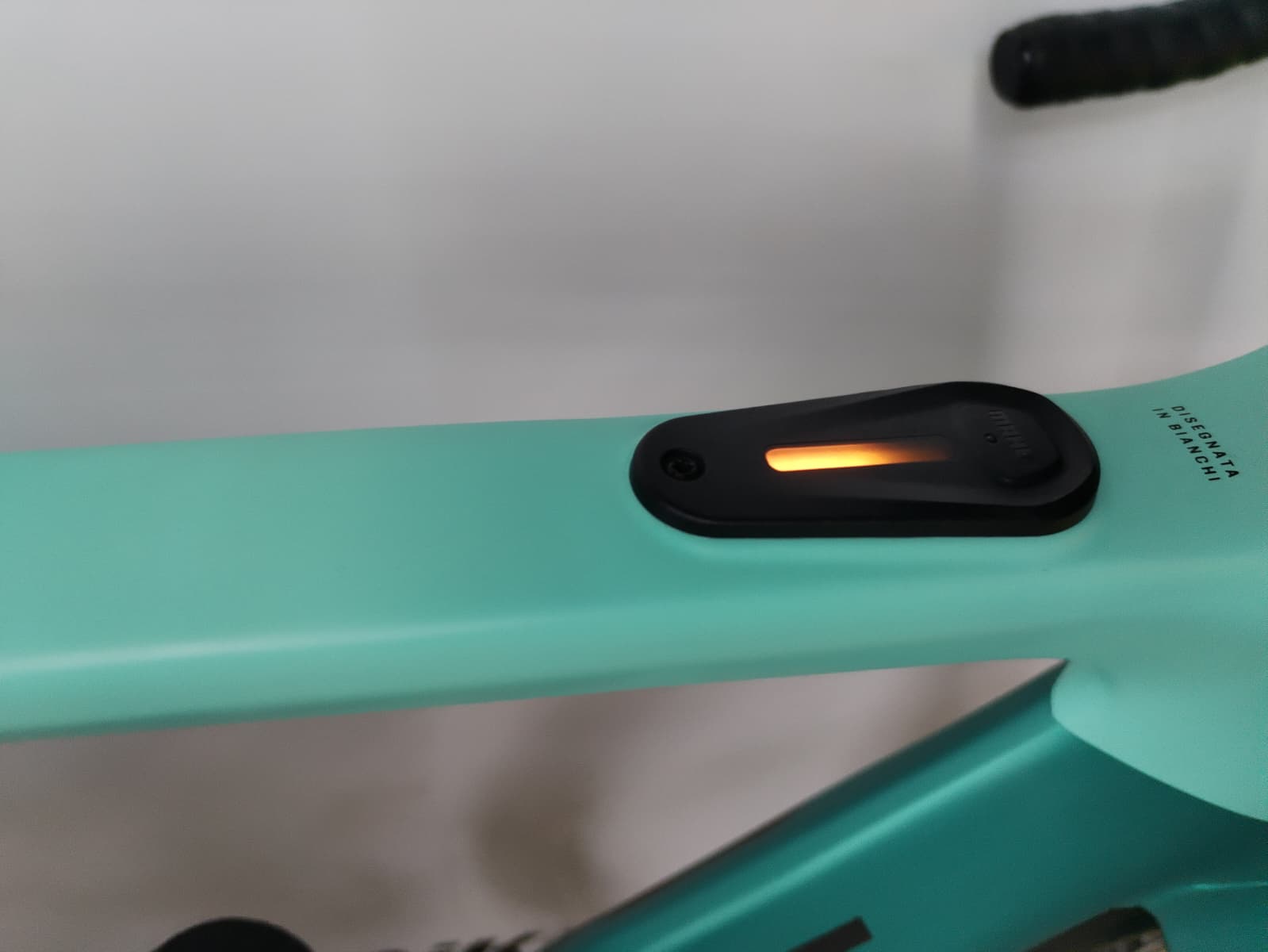 Bici da corsa carbonio elettrica Bianchi E-Oltre 105 Disc - 57 - immagine 4