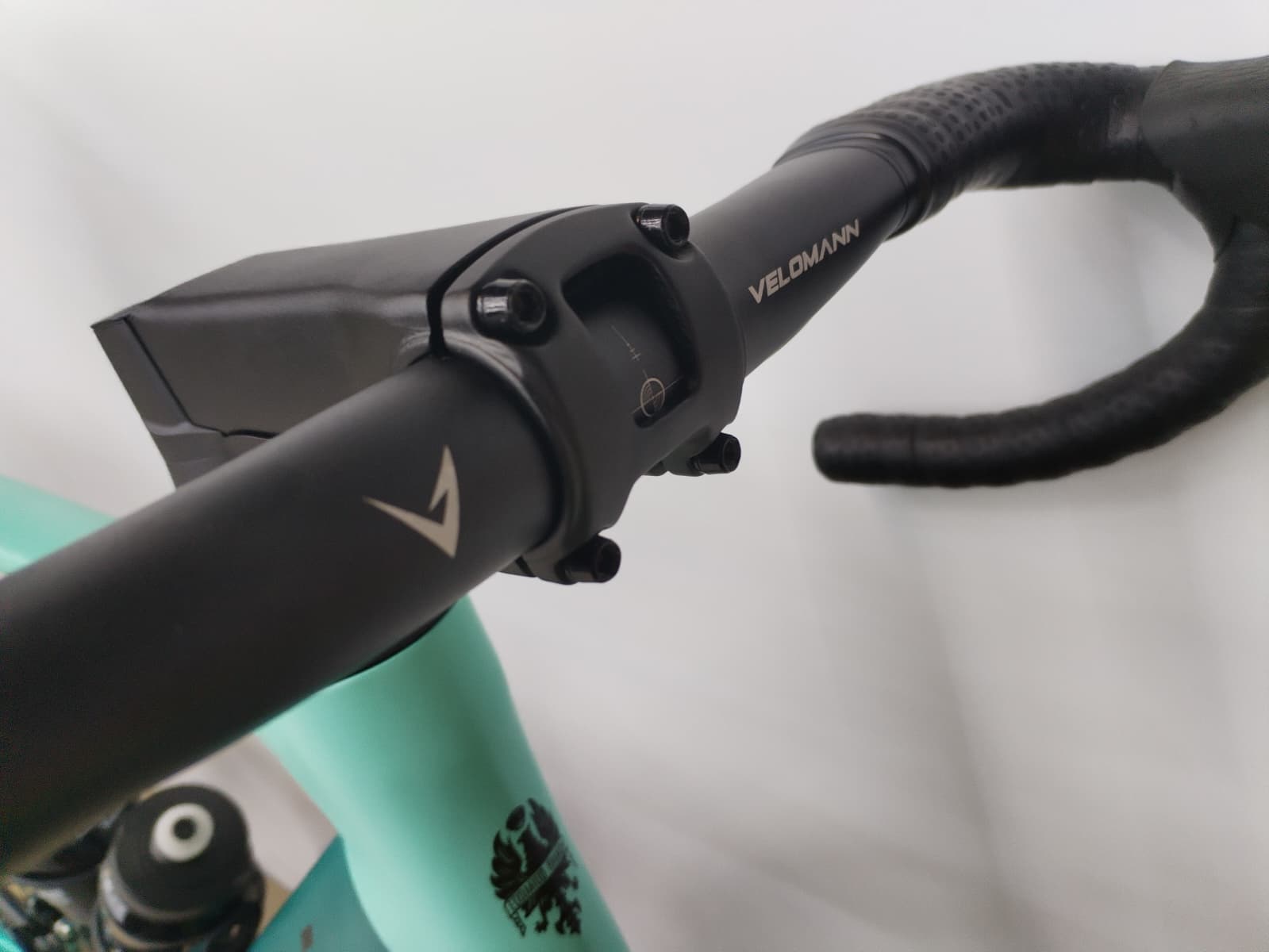 Bici da corsa carbonio elettrica Bianchi E-Oltre 105 Disc - 57 - immagine 7